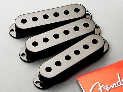 Fender フェンダー '57ストラトキャスターピックガード 黒3P通販